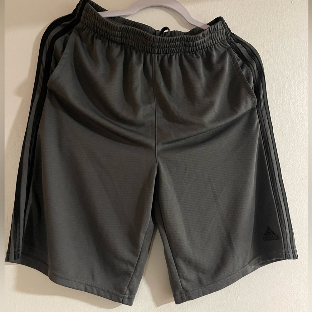 Adidas Basketball Shorts Gray Size XL 18/20